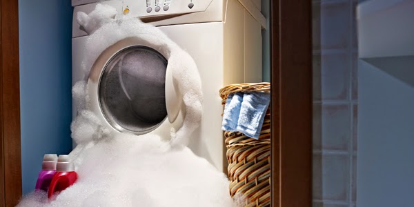 Máy giặt bị tràn nước, trào bọt xử lý ra sao?